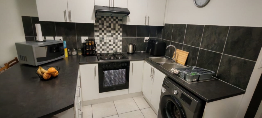 2 Bedroom Property for Sale in Stratford Green Western Cape
